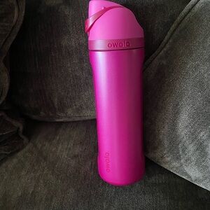 Owala 24 oz Free Sip water bottle